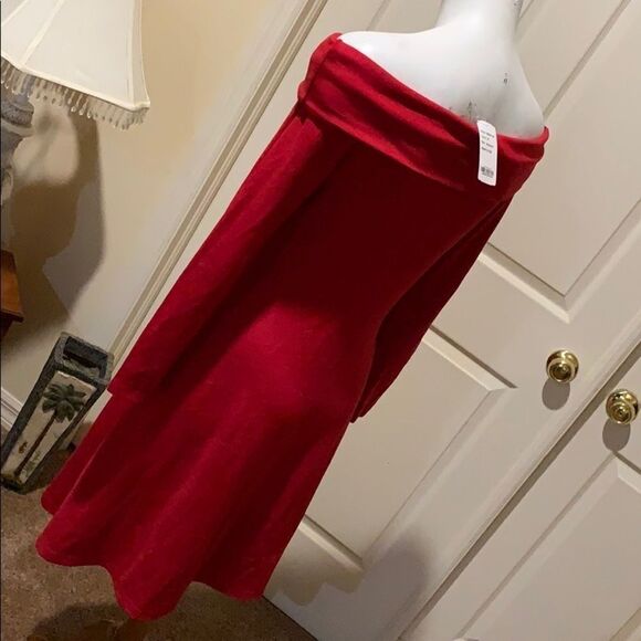 Suzanne Betro fit to flare red off shoulder dress. - Picture 5 of 12